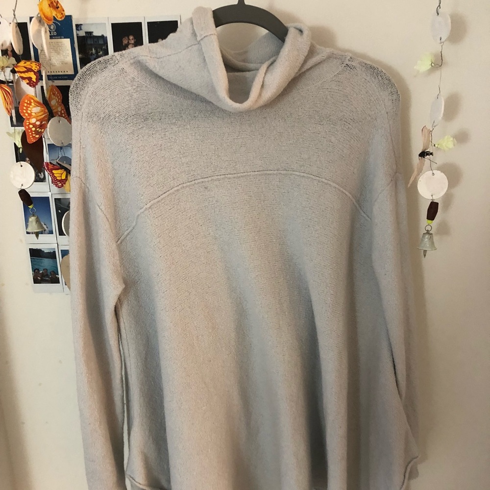 Flowing, soft turtleneck